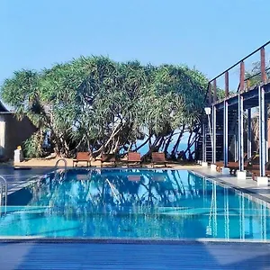 Hotel Saprin, Uswetakeiyawa